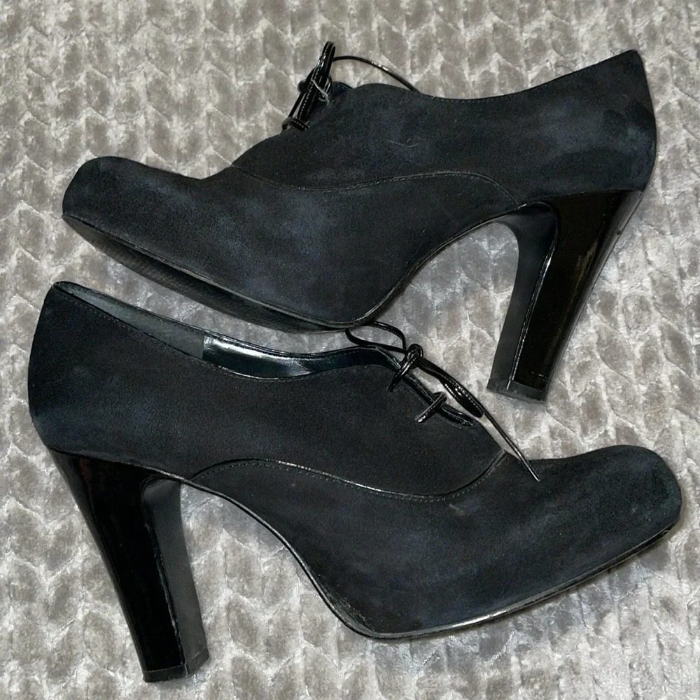 Nine West Black‎ Heels with Peek A Boo Bow Ties.  Size 9.